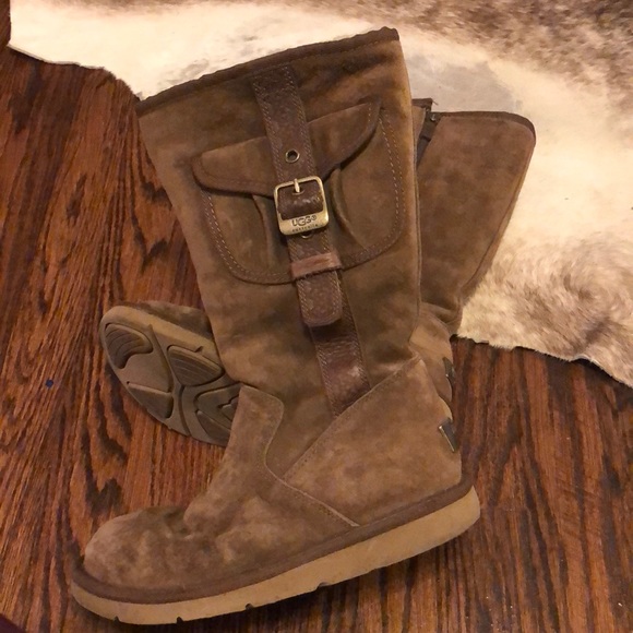 2 Ugg Boots - Picture 6 of 8
